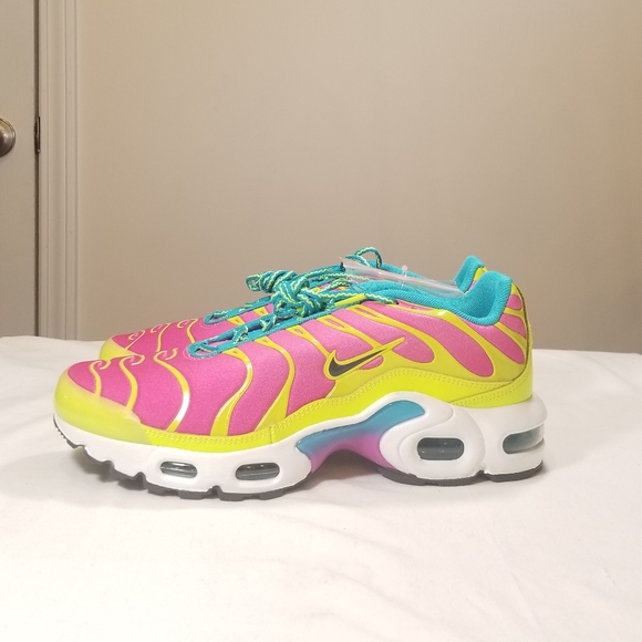 Nike Air Max Plus Volt CW5840 700 - Picture 5 of 9